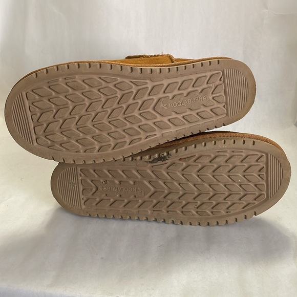 Koolaburra by UGG Tan Suede Boots, Mid-length, Flats, size 6 - Picture 6 of 8